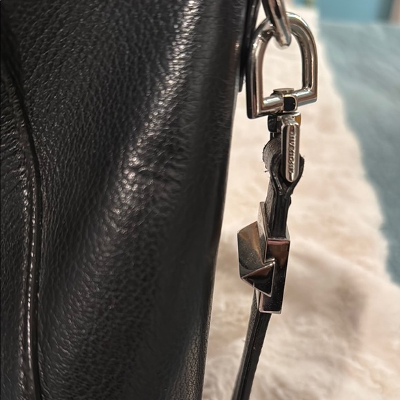 ✨HP✨ Givenchy Antigona Bag - Picture 7 of 15